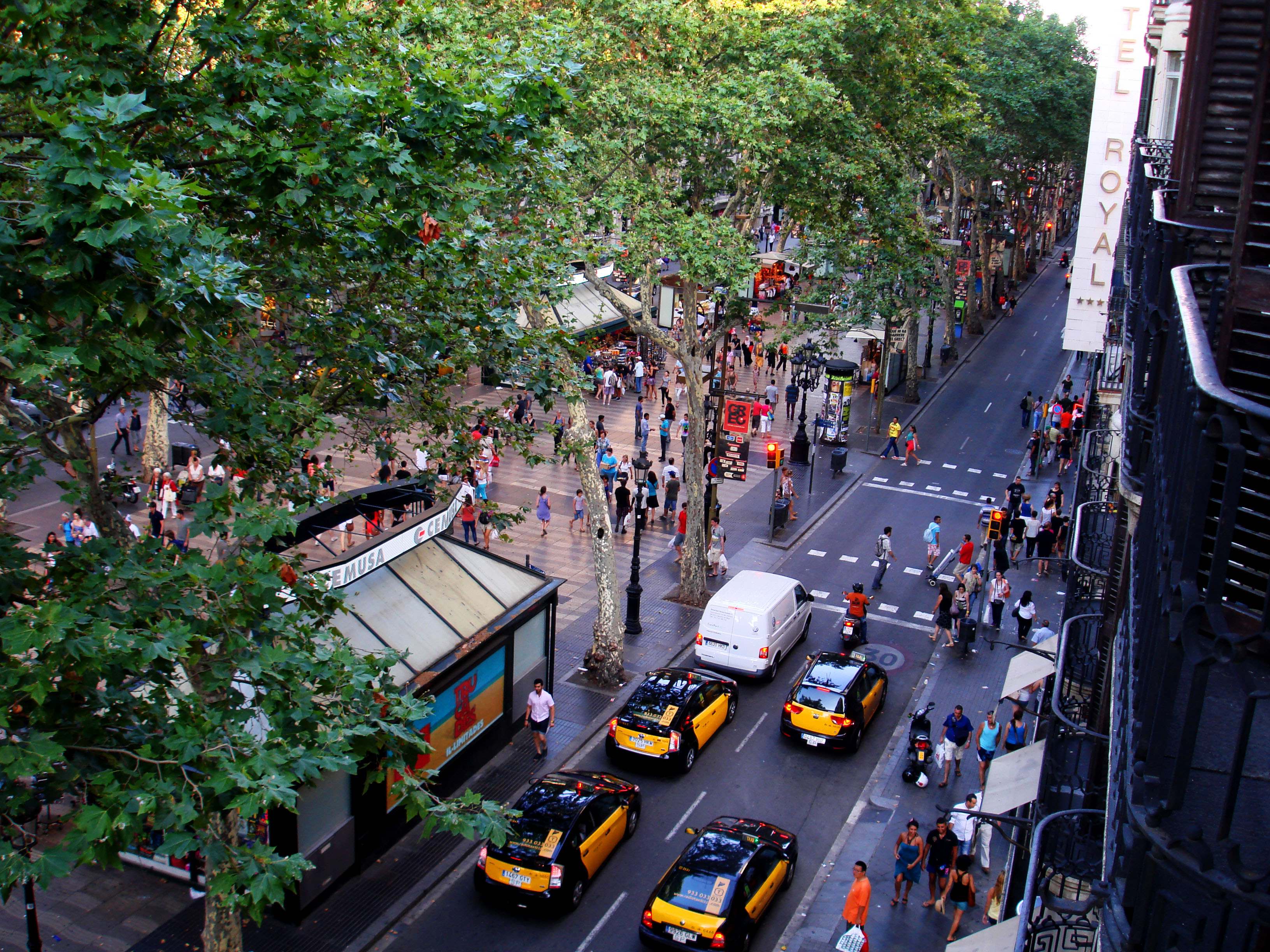 La Rambla Caddesi Barselona en güzel yerlerinden