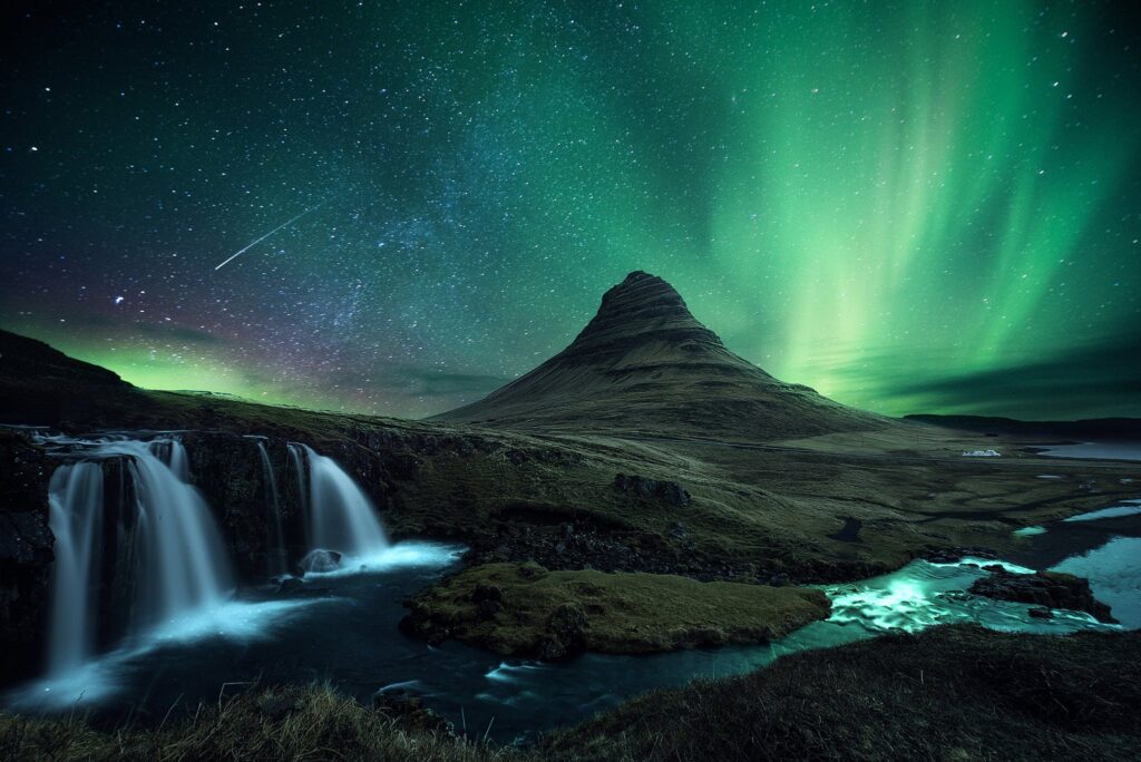 İzlanda' da Kuzey ışıklarını da görmeniz mümkün