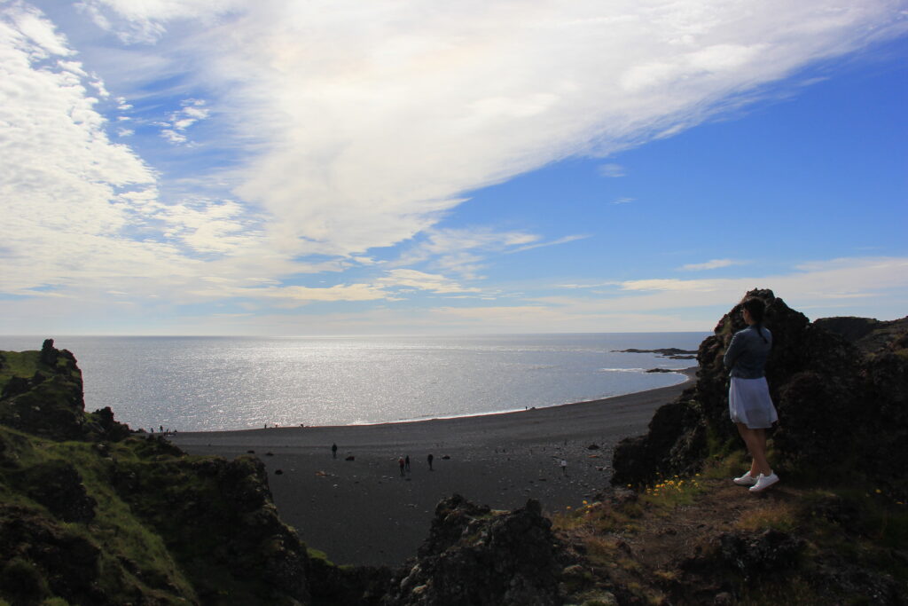 İzlanda sahip olduğu siyah sahilleri ile meşhur